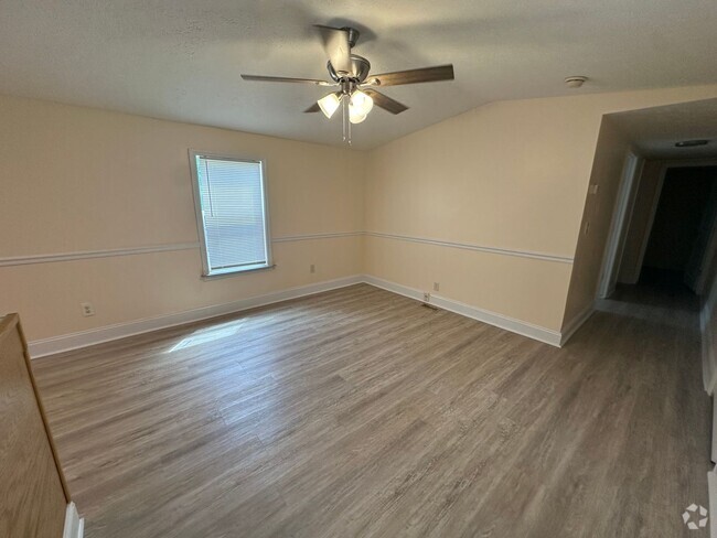Building Photo - 3313 Maple St Rental