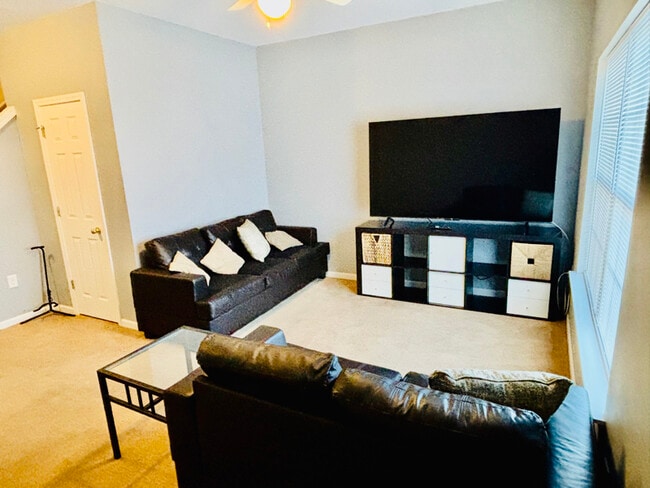 Photo - 118 University Village Dr