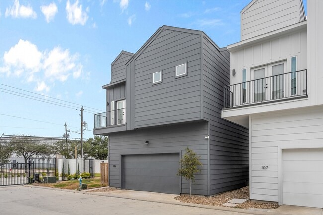 Photo - 105 Tolima Dove St