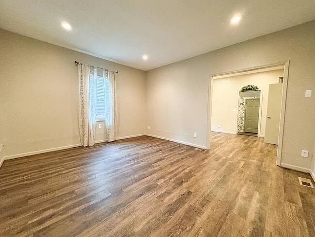 Photo - 518 W Maple Ave