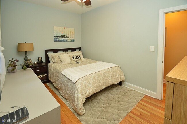 Photo - 2 br, 1 bath Condo - 3740 N Wilton Ave