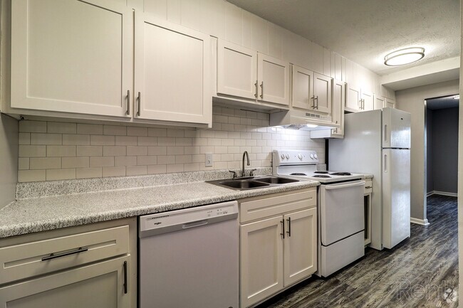 Building Photo - 2 Bedroom Availability Unit C2 Rental