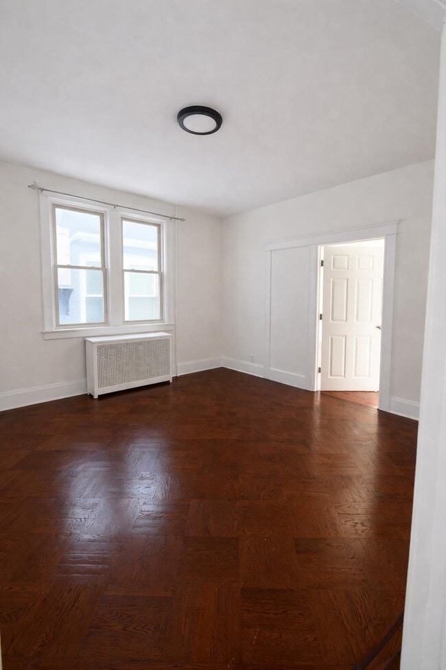 Photo - 391 Delano Pl Unidad 1