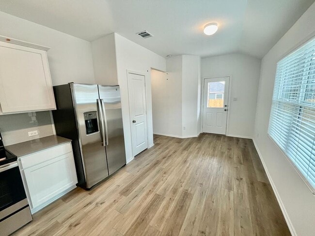 Photo - 437 Perfect World Lp