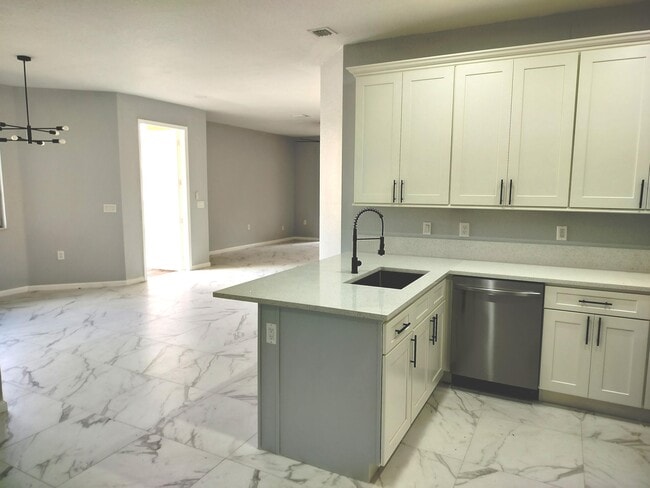 Photo - 826 Middleton Dr SW