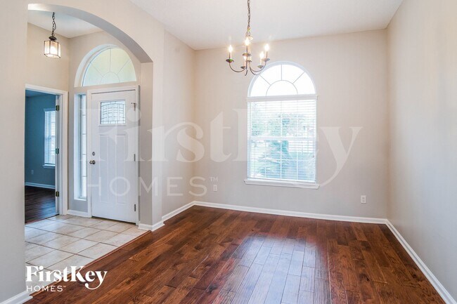 Photo - 528 Millhouse Ln
