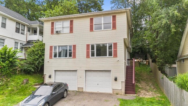 Building Photo - 100 Meriden Rd Unit B Rental