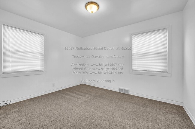 Photo - 19467 Rutherford St