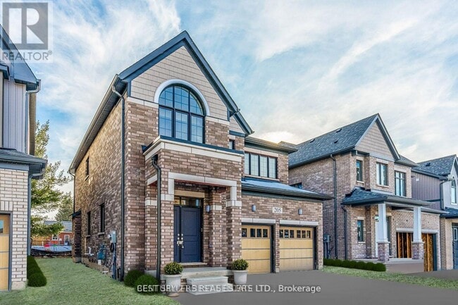 Photo - 205 Dingman St