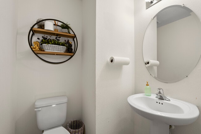 Photo - 8704 Lake George Cir W