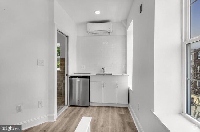 Building Photo - 2046 E Huntingdon St Unit 2R Rental