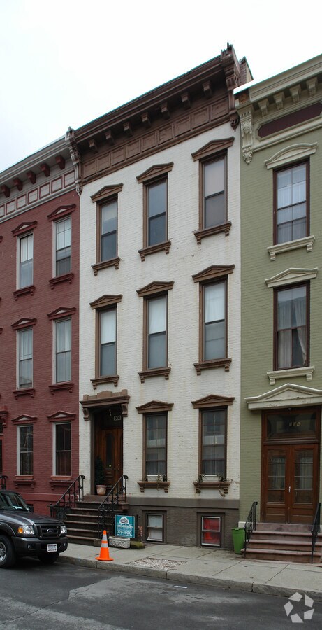 Photo - 506 Grand St Apartments
