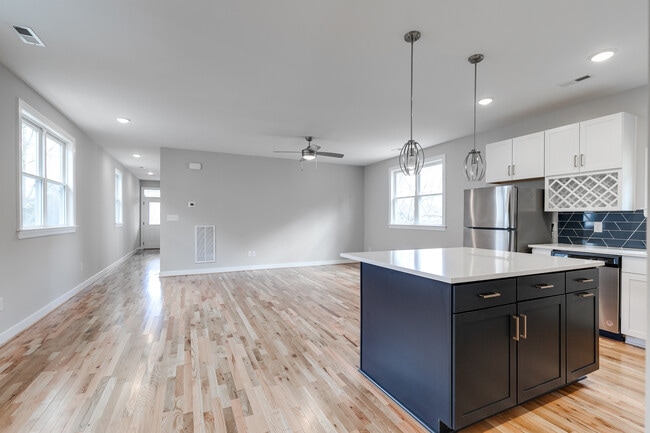 Photo - 313 W 26th St