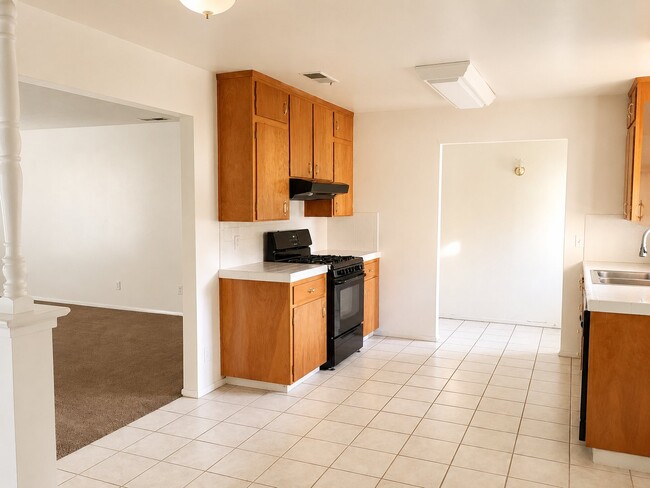 Photo - 305 E Encore Dr