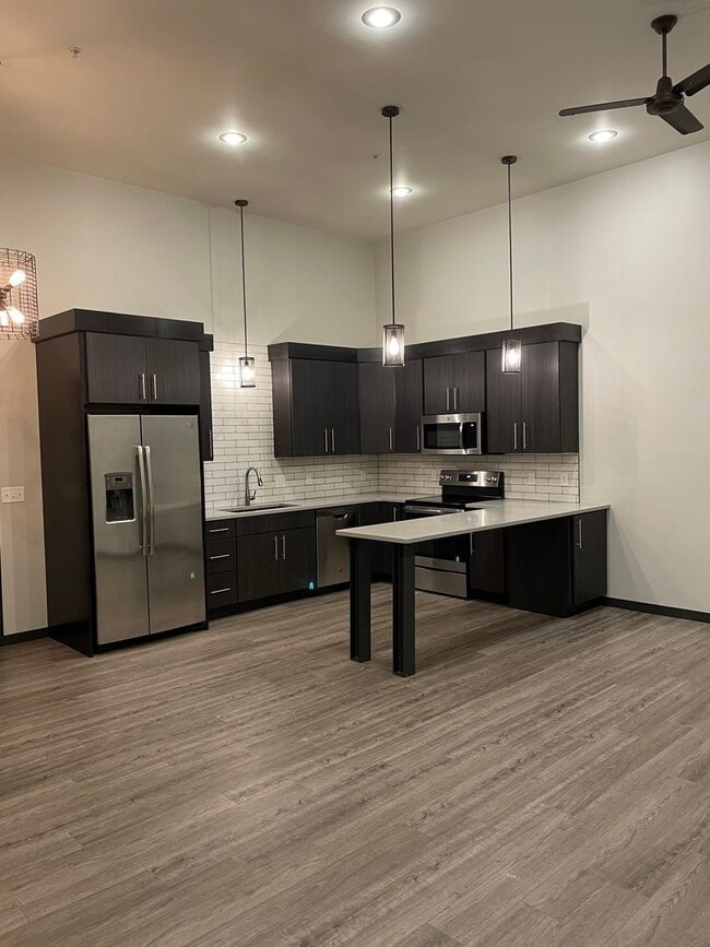 Building Photo - 403 W Norfolk Ave Unit 205