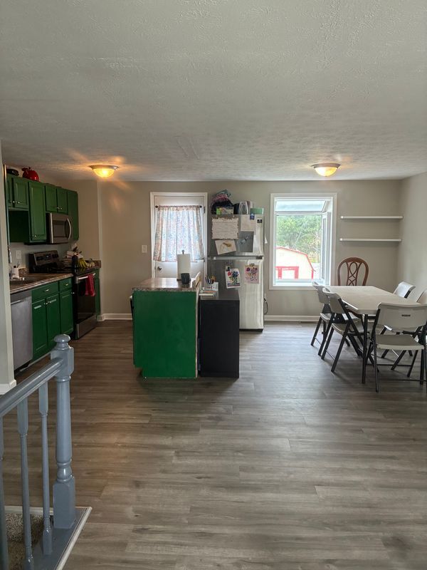 Photo - 744 Maplewood Ln