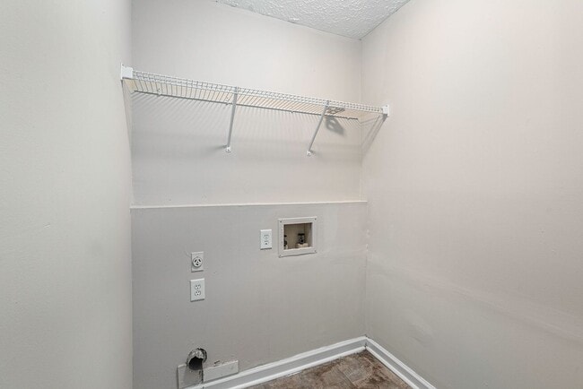 Photo - 4 bdrm, 2 bath home w/ a pool! Pool service included!
