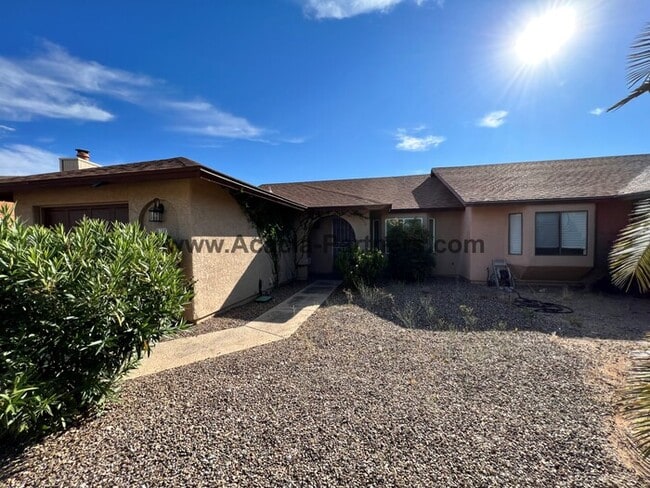 Building Photo - Remodeled Townhome