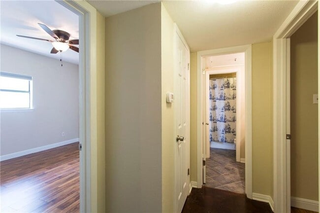 Building Photo - Great Two bedroom One Bath Unit 104