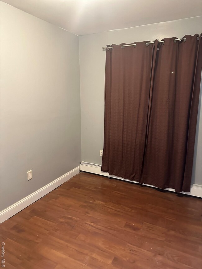 Photo - 180-11 146th Ave