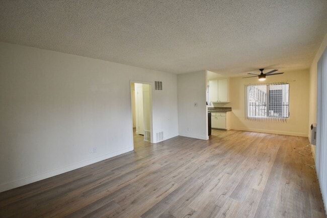 Photo - 5734 Hazeltine Ave Unit 01