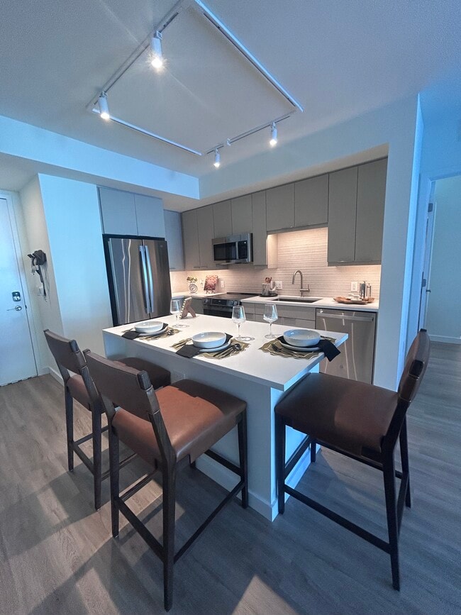 Building Photo - 223 NE 27th St Unit B3 Rental