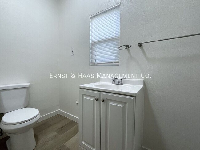 Photo - 1049 E 21st St