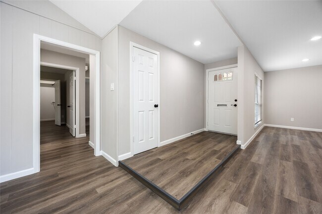 Photo - 8826 Tanager St