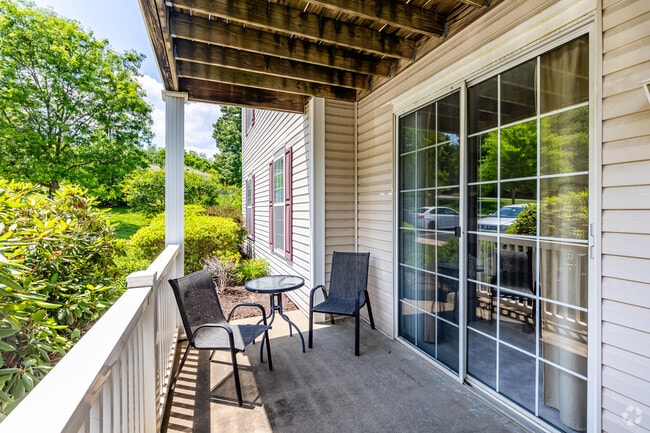 2BR, 2BA - 1,007SF - Patio
