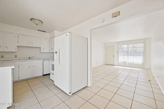 View to front door of living room - 6212 N 12th Pl Unit 6212 N 12TH PLACE