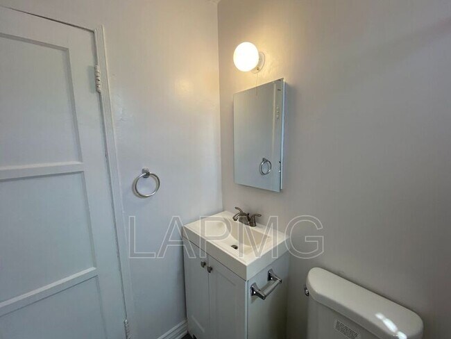 Photo - 4080-4084 Leimert Blvd Unidad 4084