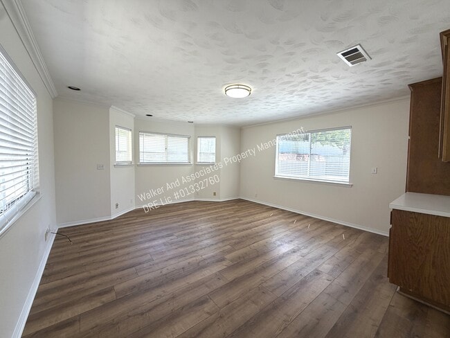 344 Eileen Ln
