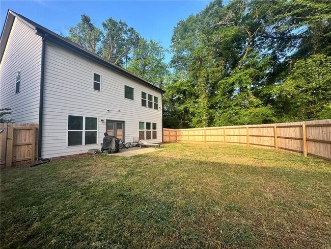 Photo - 798 Gordon St