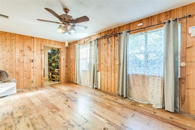 Photo - 501 Engelke Rd