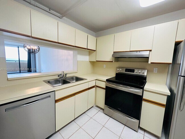 Photo - 2555 Collins Ave Unit 1407