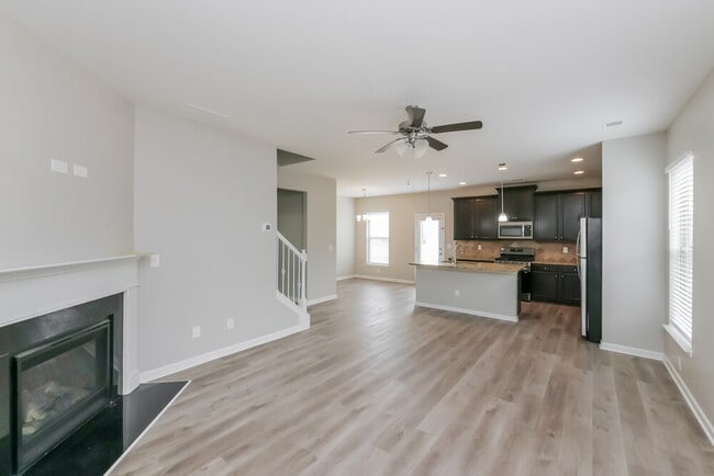 Photo - 2913 Warwick Ct