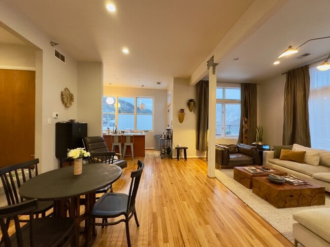 Photo - 1232 Sarah St