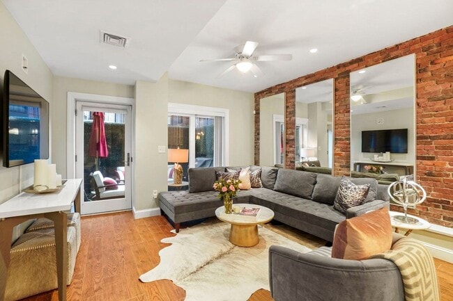 Building Photo - 16 Follen St Unit 1