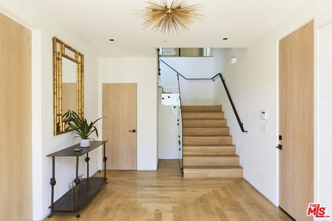 8455 Franklin Ave