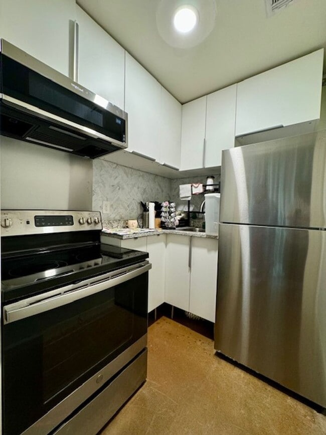 Photo - One Bedroom Studio Utilities included
