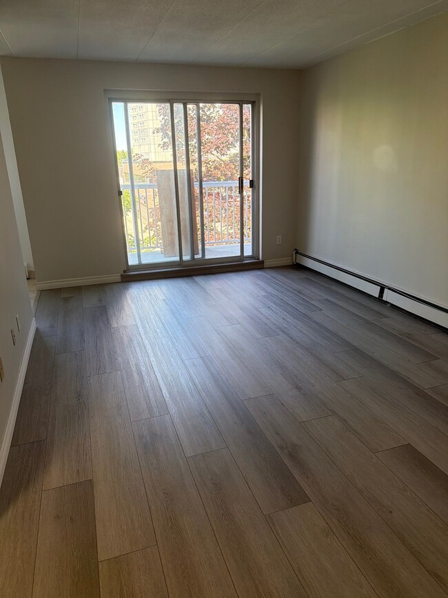 Photo - UPDATED 2 BEDROOM UNIT IN NORTH EAST WATERLOO Unit 302