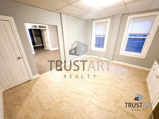 Photo - 330 N 53rd St