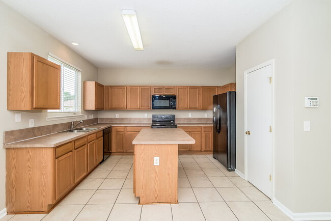 Photo - 2300 Justin Lake Dr