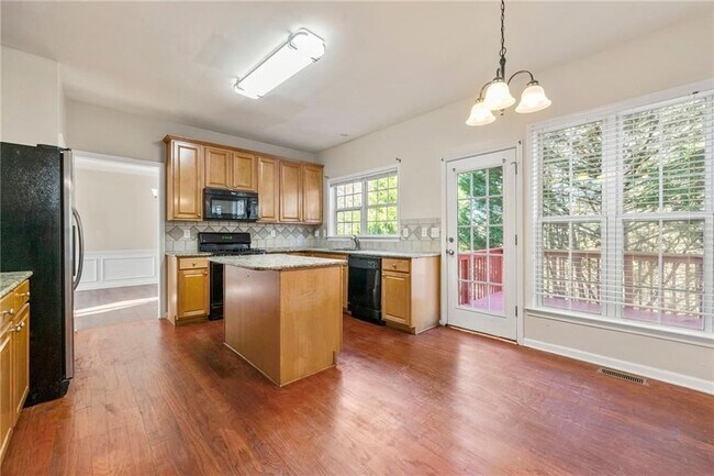 Photo - 748 Prada Ct NE