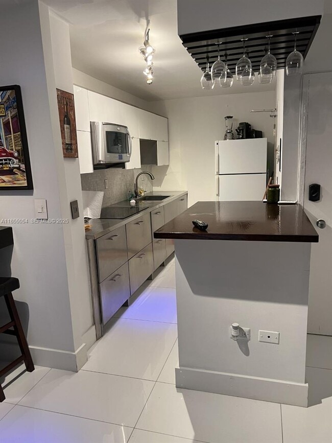 Photo - 5555 Collins Ave Unit 4P