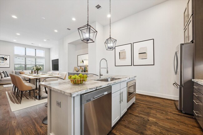 Photo - 1120 Ennis St