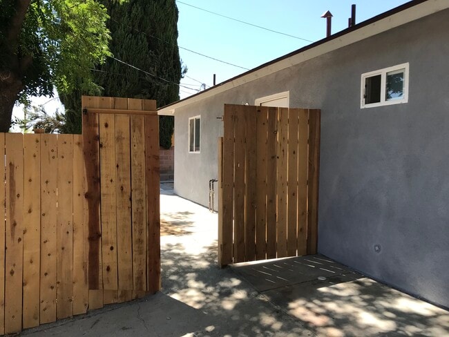 Unit B / East Bakersfield - 2709 Cardinal Ave House Unit B