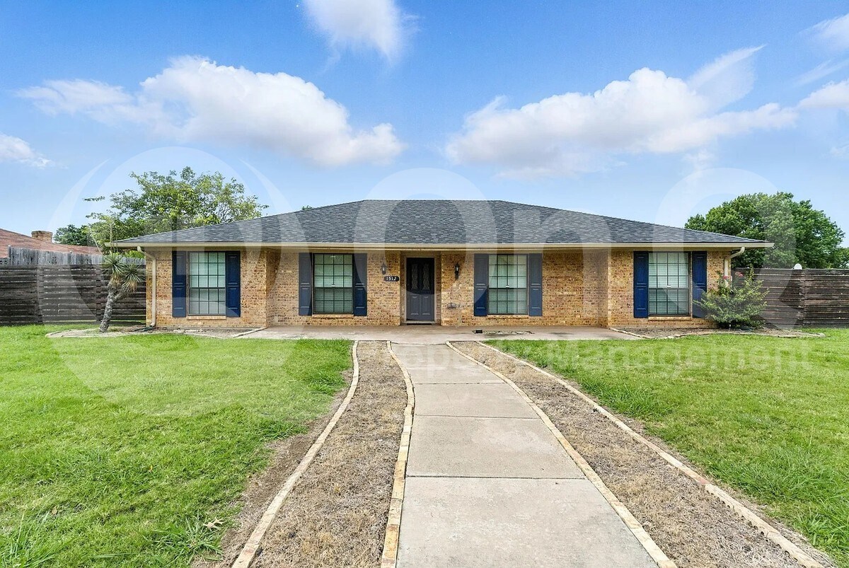 Photo - 1512 Wood Creek Dr