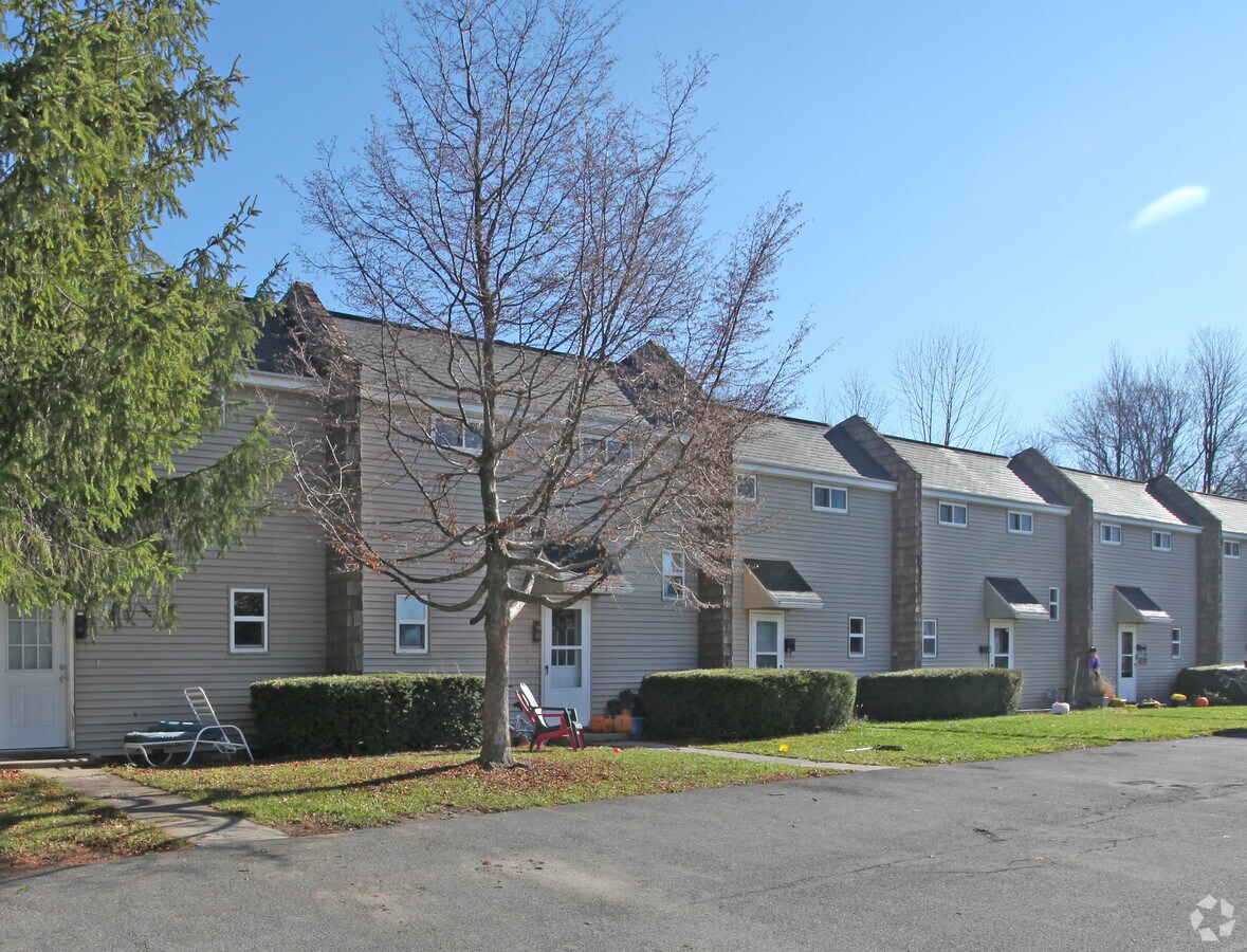 Photo - Fennaway Green Apartments