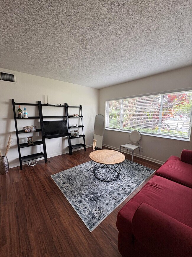 Photo - 101 SE 6th Ave Unit 2